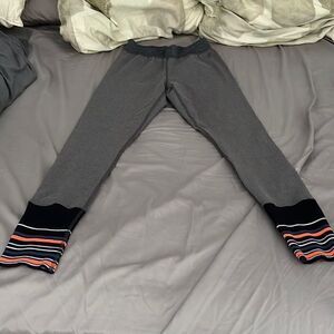 Splendid gray stretch leggings with striped ankle trim size XS